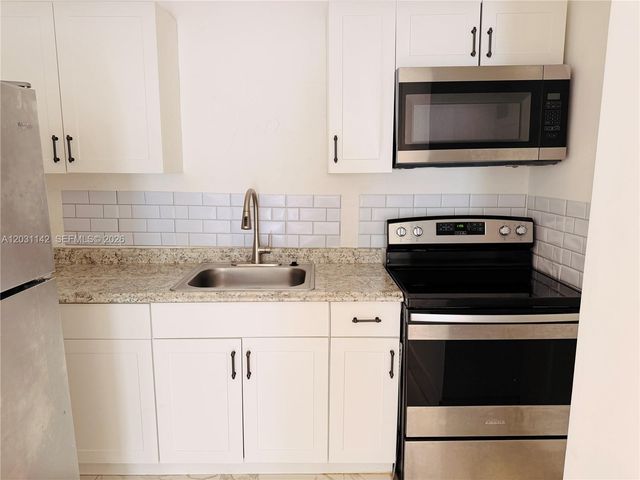 201 Calle Grande Dr 1, Hollywood, FL 33021