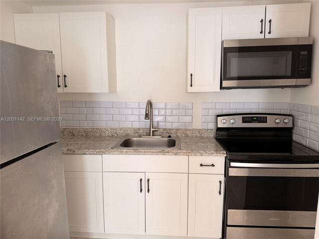 201 Calle Grande Dr 1, Hollywood, FL 33021