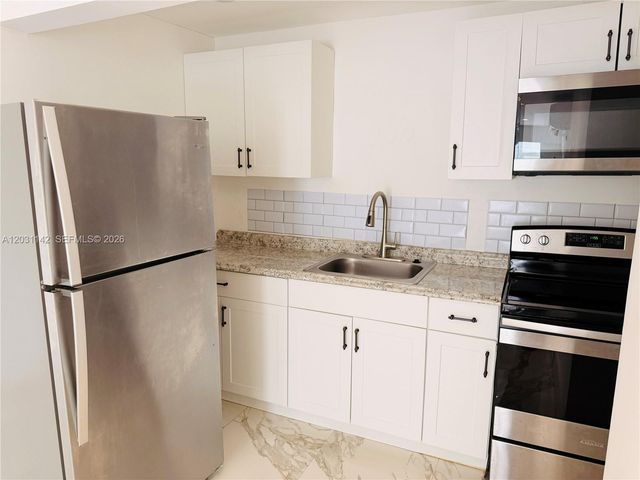 201 Calle Grande Dr 1, Hollywood, FL 33021
