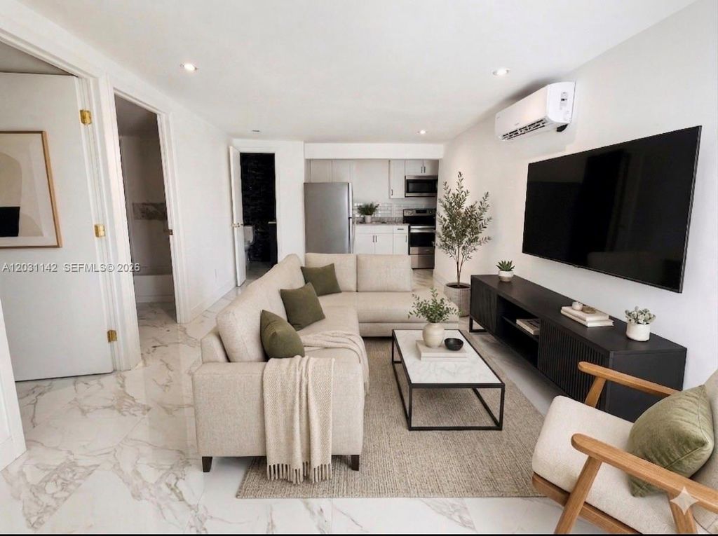 201 Calle Grande Dr 1, Hollywood, FL 33021