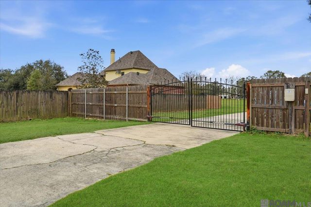 16372 Joe Sevario Rd, Prairieville, LA 70769