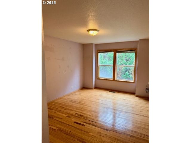 85254 LORANE Hwy, Eugene, OR 97405