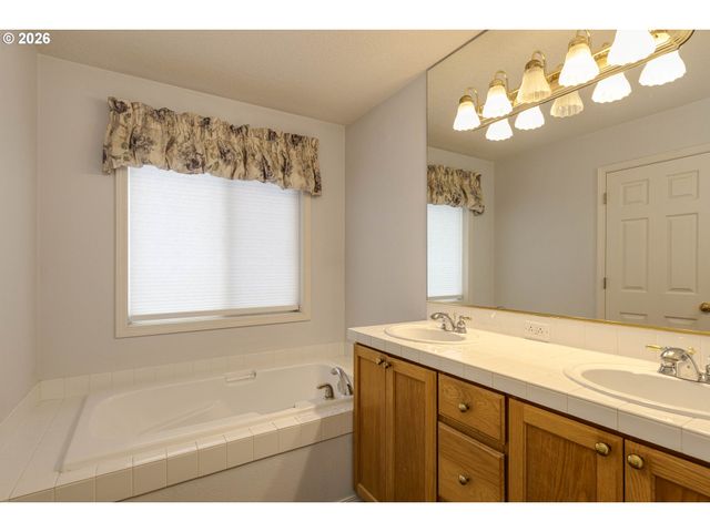 6171 Nw SNOWLILY Dr, Portland, OR 97229