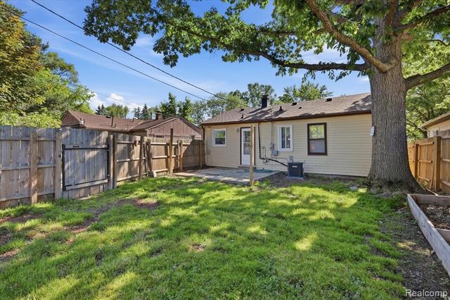 22771 Purdue Avenue, Farmington, MI 48336