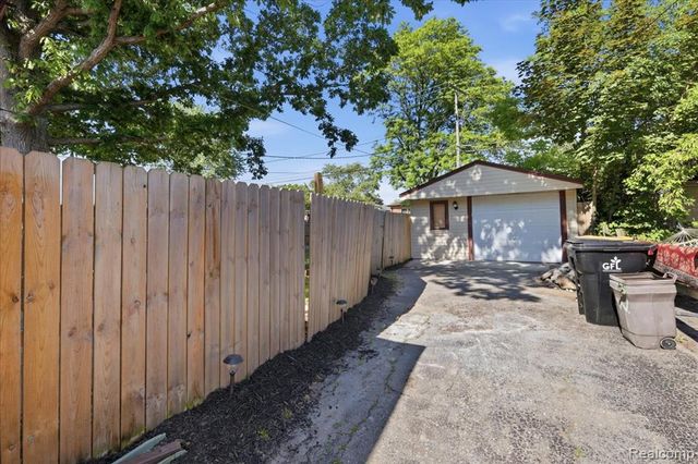22771 Purdue Avenue, Farmington, MI 48336
