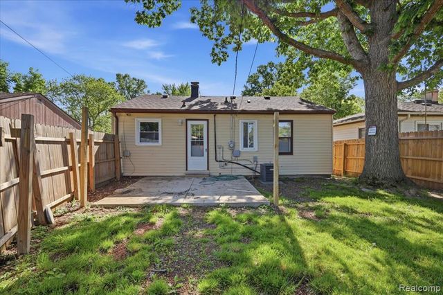 22771 Purdue Avenue, Farmington, MI 48336
