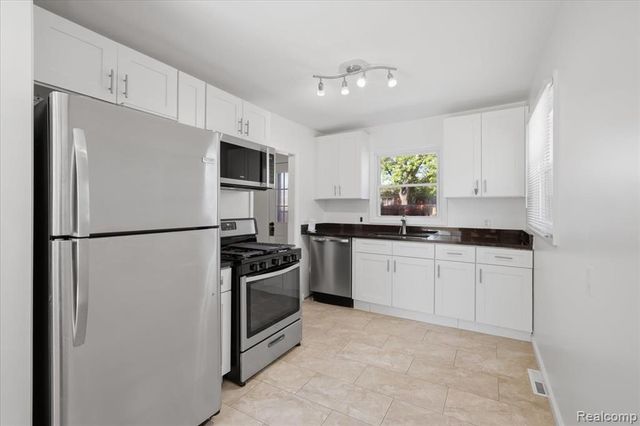 22771 Purdue Avenue, Farmington, MI 48336