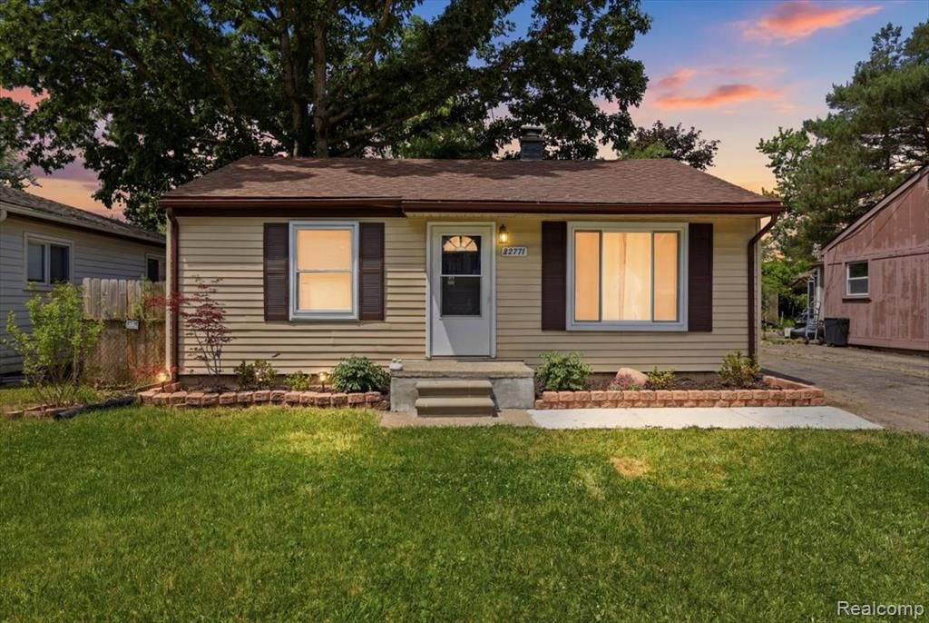 22771 Purdue Avenue, Farmington, MI 48336