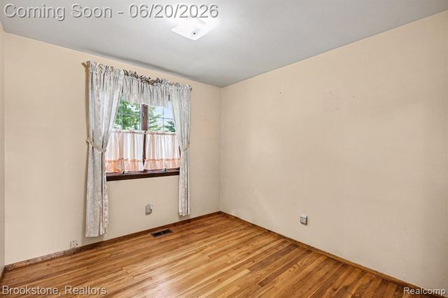 39111 Theresa Court, Sterling Heights, MI 48313