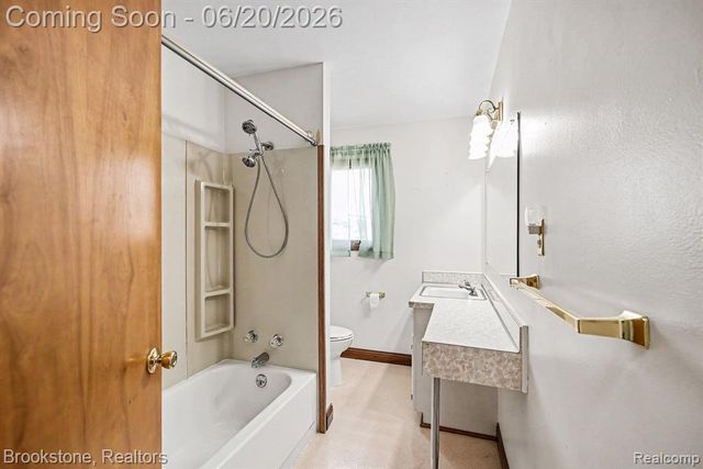 39111 Theresa Court, Sterling Heights, MI 48313