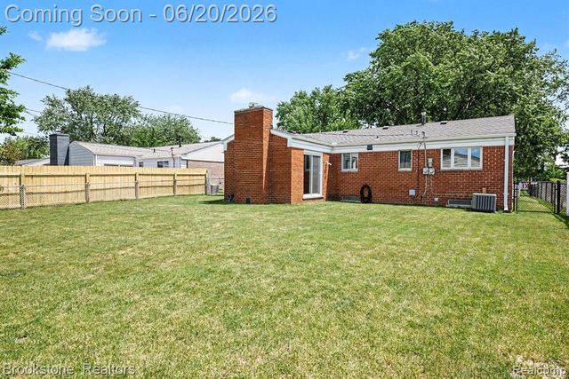 39111 Theresa Court, Sterling Heights, MI 48313