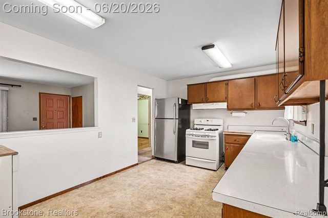 39111 Theresa Court, Sterling Heights, MI 48313