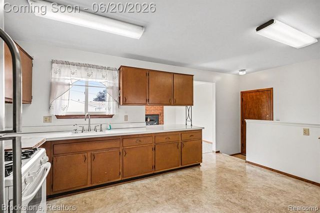 39111 Theresa Court, Sterling Heights, MI 48313