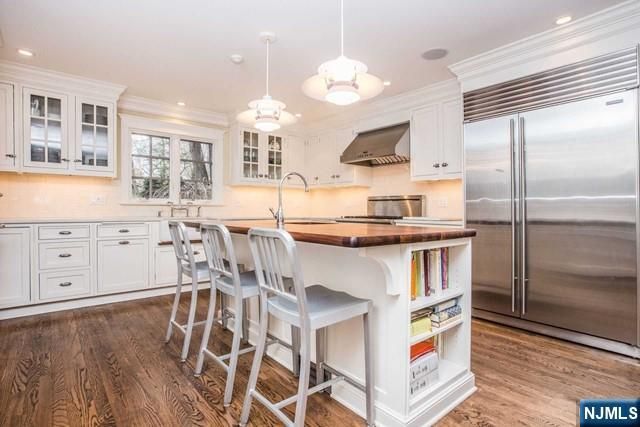 10 Orchard Place, Tenafly, NJ 07670