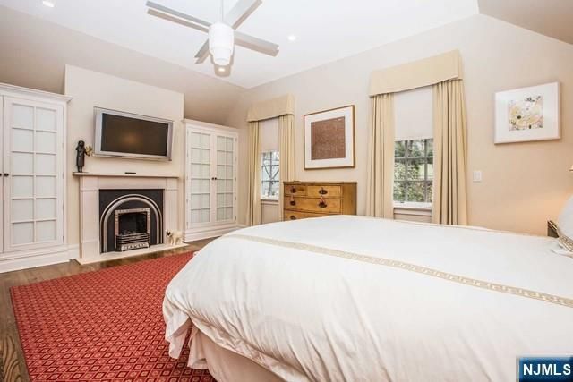 10 Orchard Place, Tenafly, NJ 07670