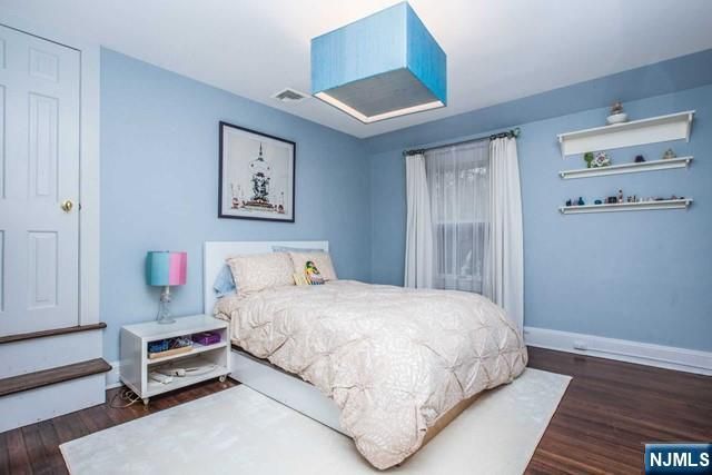 10 Orchard Place, Tenafly, NJ 07670