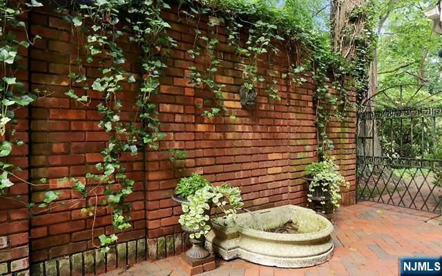 10 Orchard Place, Tenafly, NJ 07670