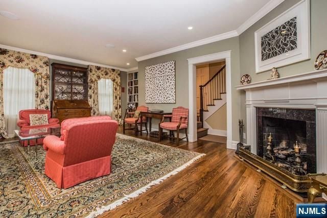 10 Orchard Place, Tenafly, NJ 07670