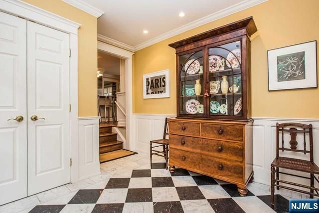 10 Orchard Place, Tenafly, NJ 07670