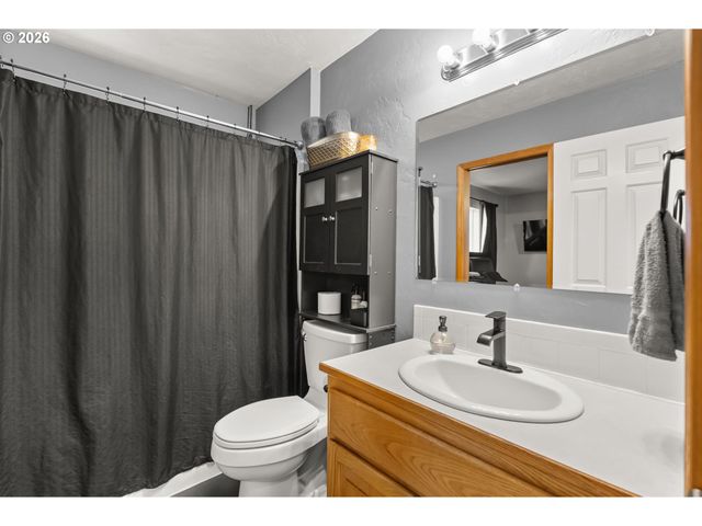 1880 MANIHI Dr, Eugene, OR 97404