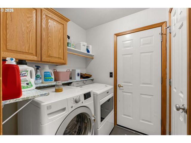 1880 MANIHI Dr, Eugene, OR 97404