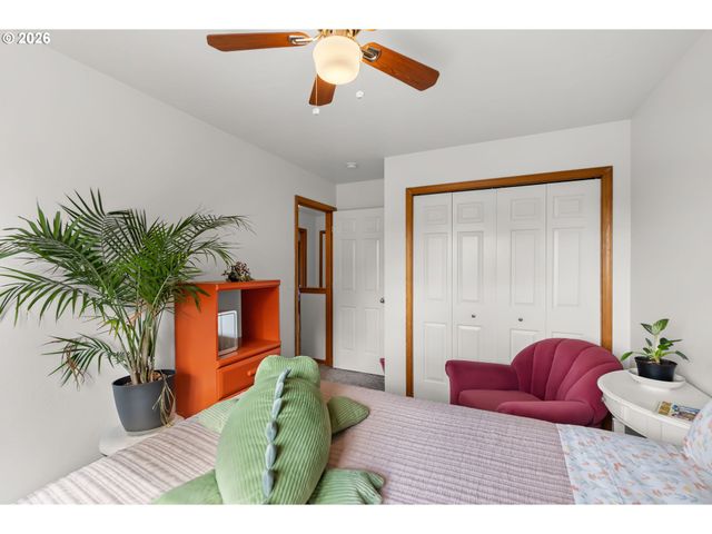 1880 MANIHI Dr, Eugene, OR 97404