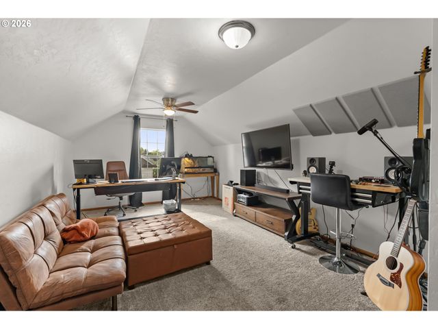 1880 MANIHI Dr, Eugene, OR 97404