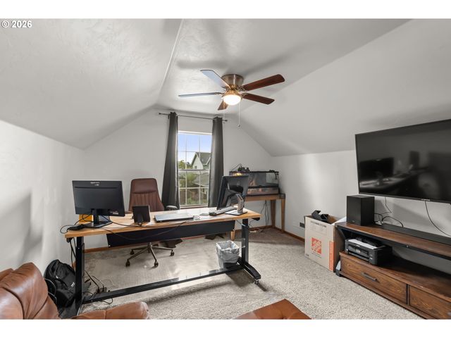 1880 MANIHI Dr, Eugene, OR 97404