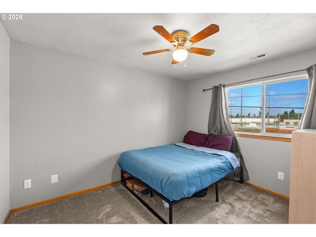 1880 MANIHI Dr, Eugene, OR 97404