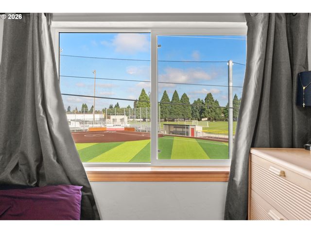 1880 MANIHI Dr, Eugene, OR 97404