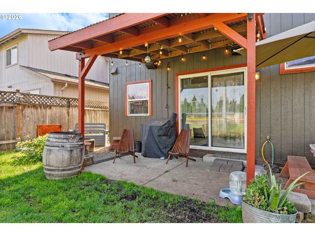 1880 MANIHI Dr, Eugene, OR 97404