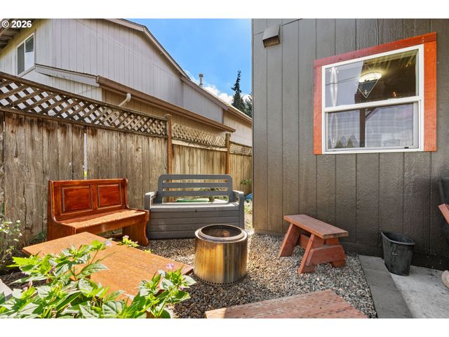 1880 MANIHI Dr, Eugene, OR 97404