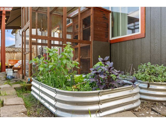 1880 MANIHI Dr, Eugene, OR 97404