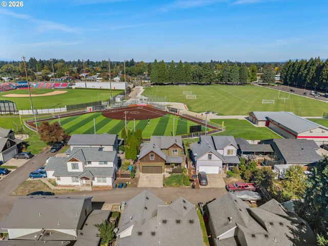 1880 MANIHI Dr, Eugene, OR 97404