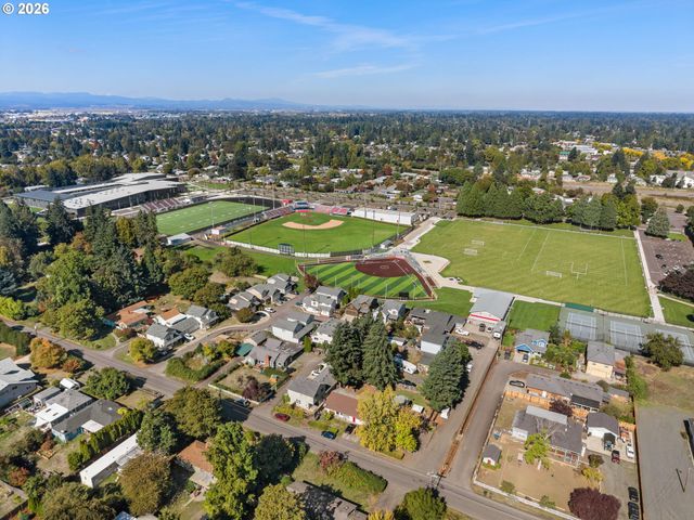 1880 MANIHI Dr, Eugene, OR 97404