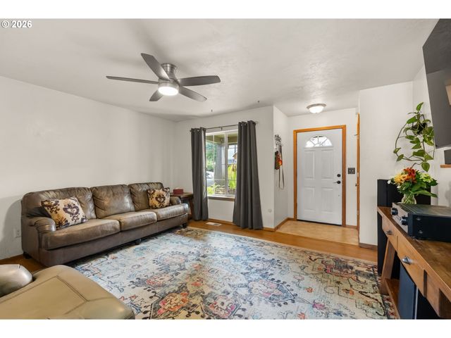 1880 MANIHI Dr, Eugene, OR 97404