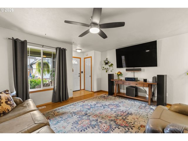 1880 MANIHI Dr, Eugene, OR 97404