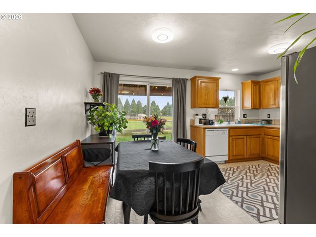 1880 MANIHI Dr, Eugene, OR 97404