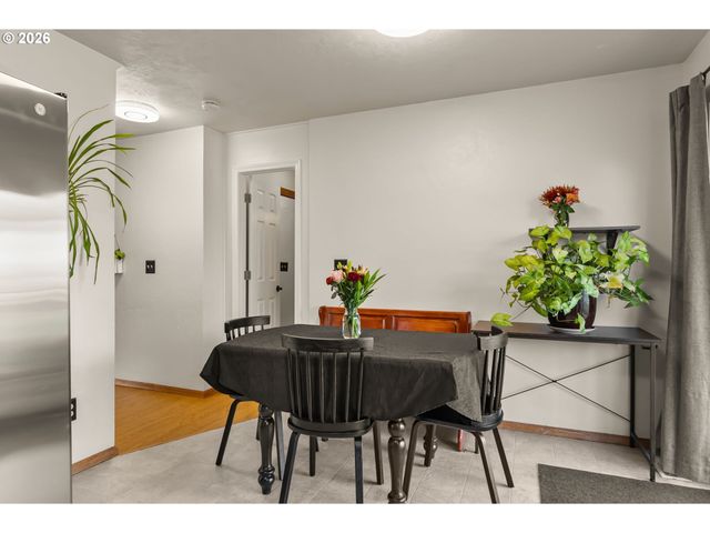 1880 MANIHI Dr, Eugene, OR 97404