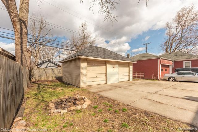 35324 Chestnut Street, Wayne, MI 48184