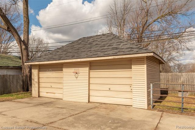 35324 Chestnut Street, Wayne, MI 48184