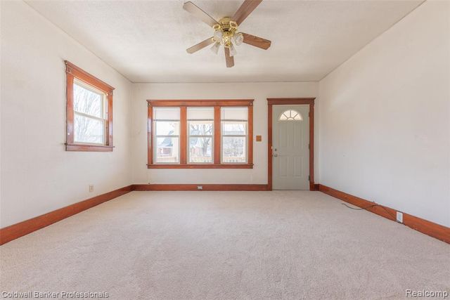 35324 Chestnut Street, Wayne, MI 48184