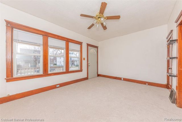 35324 Chestnut Street, Wayne, MI 48184