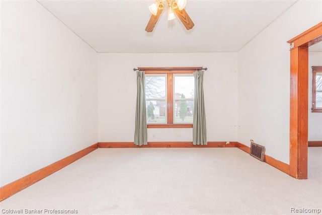 35324 Chestnut Street, Wayne, MI 48184