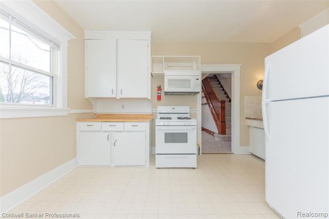 35324 Chestnut Street, Wayne, MI 48184