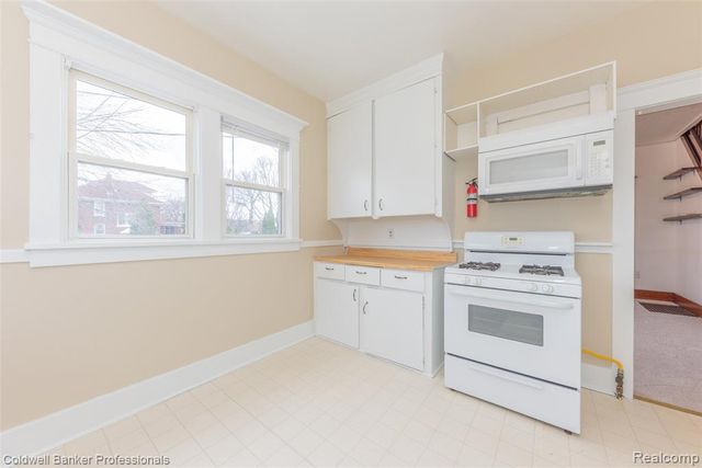 35324 Chestnut Street, Wayne, MI 48184