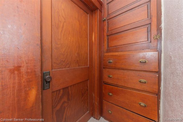 35324 Chestnut Street, Wayne, MI 48184