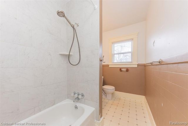 35324 Chestnut Street, Wayne, MI 48184