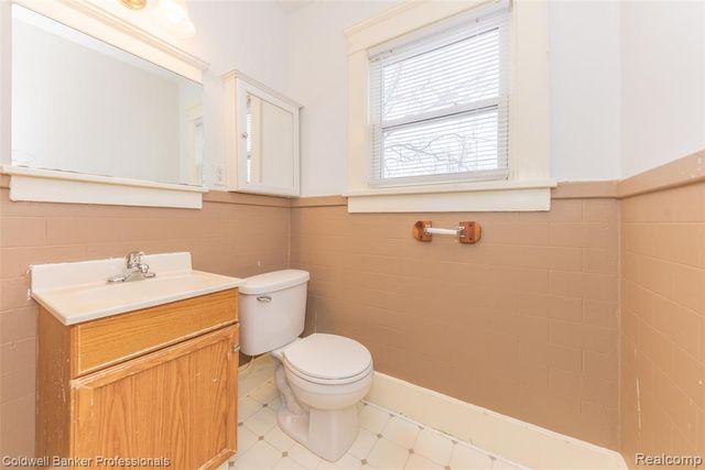 35324 Chestnut Street, Wayne, MI 48184