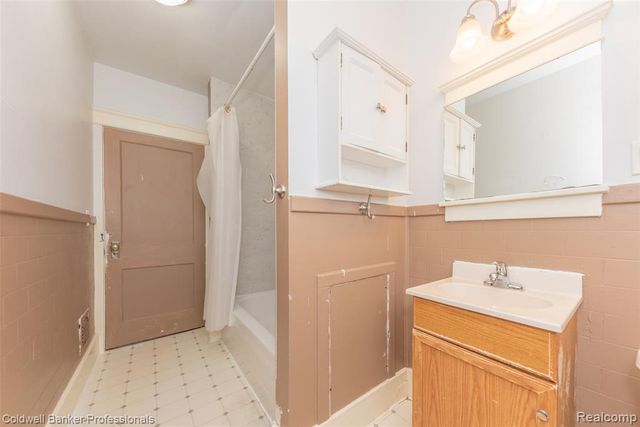 35324 Chestnut Street, Wayne, MI 48184